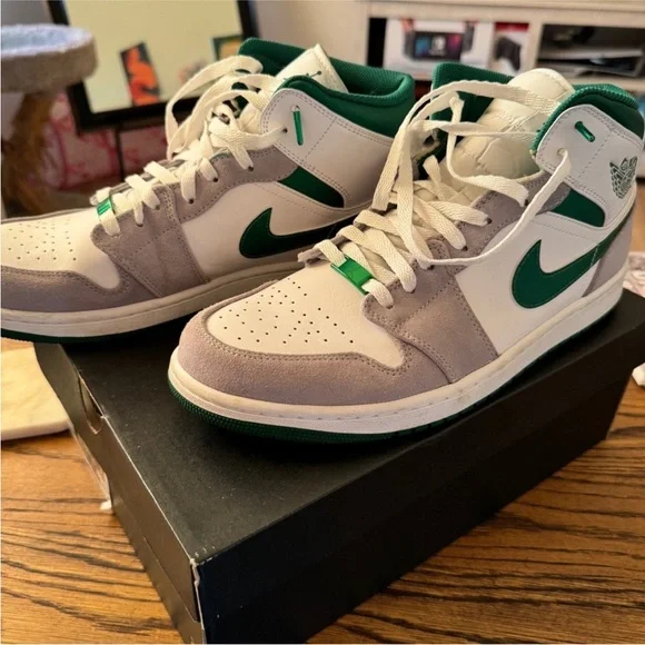 Nike Jordan 1 Mid SE Green Gray